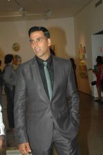 Akshay Kumar at Trishla Jain_s art event in Mumbai on 10th Feb 2012 (137).JPG